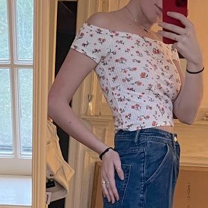 Off the shoulders crop top